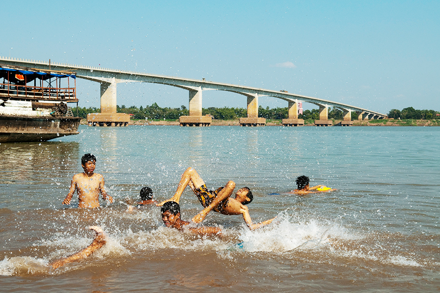 Kizuna Bridge